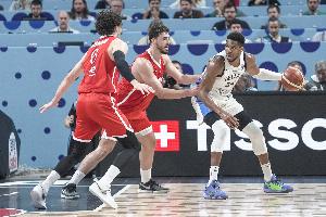 火記：申京是一位23歲的全明星級球員 不希望他被用來換字母哥