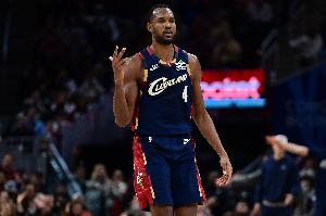 攻防俱佳！莫布里半場(chǎng)9中6&三分4中2拿到16分 另有2板1助2帽