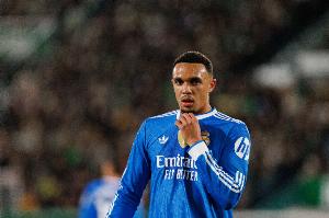 記者：阿諾德腹股溝傷情令皇馬擔(dān)憂，卡馬文加只是輕微不適