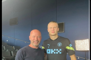 哈蘭德社媒曬同阿蘭·希勒合影：感謝3年前的建議，它很管用