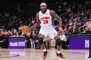 不冷靜遭驅(qū)逐！斯圖爾特3中2拿到5分4板1斷2帽