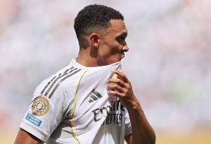 愿無大礙！馬卡：皇馬方面稱，阿諾德和卡馬文加的傷情令人擔憂