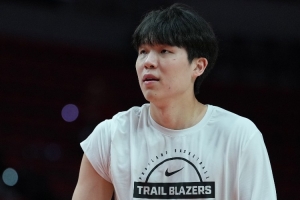 媒體人：楊瀚森今天打得不錯(cuò) 也跟上了節(jié)奏 籃下卡位也可以