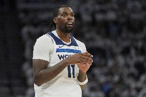 填滿數(shù)據(jù)欄！納茲·里德13中6拿到19分7板6助1斷2帽 正負(fù)值+8