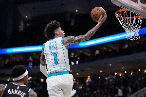 明天黃蜂客戰(zhàn)猛龍 三球大概率出戰(zhàn) 米勒&卡爾克布倫納出戰(zhàn)成疑