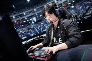 Zeus：相較版本周邊環(huán)境變化更大，和珉炯哥是彼此了解親近的朋友