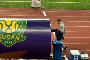 足協(xié)杯決賽遺憾傷退！博主：王剛經(jīng)過(guò)簡(jiǎn)單檢查后已回到替補(bǔ)席