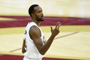 穩(wěn)定全面！莫布里12投7中 砍下17分10籃板5助攻2蓋帽