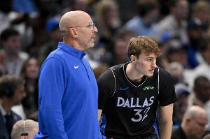 獨行俠本賽季前20場比賽5勝15負&場均110分 近3戰(zhàn)全勝場均121分