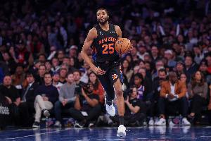 就是不丟！布里奇斯半場5中5高效拿下10分4板1斷