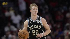 左肩挫傷傷退！里弗斯：AJ·格林會(huì)隨隊(duì)去底特律 明天做MRI檢查