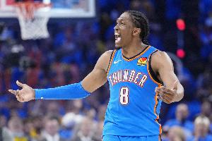 還在調(diào)狀態(tài)！杰倫威11中5拿到15分8板5助1斷 4次犯規(guī)