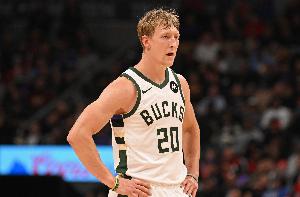 左肩挫傷！老里：不確定AJ·格林缺席多久 檢查結(jié)果不差也不理想