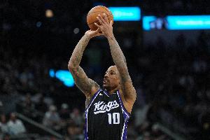 躺贏很爽！德羅贊11中6得13分6板6助2斷 隊(duì)友拉文42分