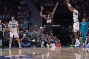 破荒！布蘭登·米勒三分命中還造成犯規(guī) 加罰也有打成3+1