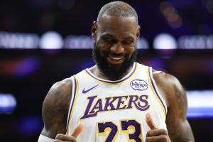 狀態(tài)回暖！吧友們來預(yù)測(cè)一下詹姆斯本賽季的數(shù)據(jù)吧！