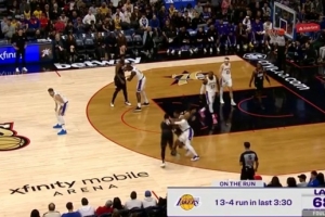 火力全開(kāi)！東契奇助飛艾頓 湖人打出13-4攻擊波反超比分