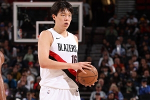 拓媒：球隊(duì)今天有意重視楊瀚森 希望他打出來以后做籌碼換字母？