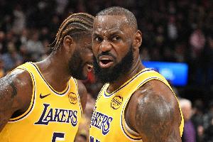 末節(jié)連砍10分！湖人隊(duì)記：歡迎來(lái)到2025-26賽季 勒布朗