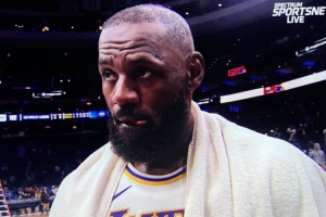 關(guān)鍵中投！詹姆斯：料到他們會攔截突破 我就后撤創(chuàng)造投籃空間