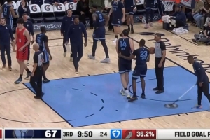 也有犯規(guī)困擾！埃迪被吹防守犯規(guī)同樣累計(jì)4犯在身 抱怨還賠上技犯