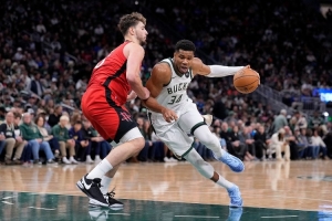 火箭記者：可用泰特?fù)Q國(guó)王內(nèi)線(xiàn)阿丘瓦 若字母哥降價(jià)務(wù)必趁機(jī)抄底