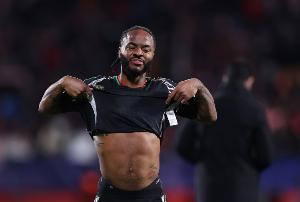 30萬周薪0出場！電訊報(bào)：孔帕尼關(guān)窗前45分鐘聯(lián)系斯特林 但被拒絕