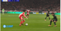 可惜！17歲卡爾寫(xiě)意兜射破門(mén)被吹越位在先，差點(diǎn)實(shí)現(xiàn)歐冠連場(chǎng)破門(mén)