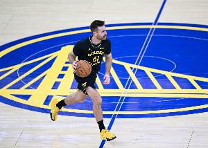 科爾：庫(kù)里回歸后會(huì)讓他搭檔斯潘塞上場(chǎng) 后者是我們贏球重要因素