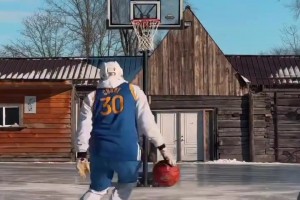 你還真別說！這哥們打球應(yīng)該比庫里本人還“絲滑”